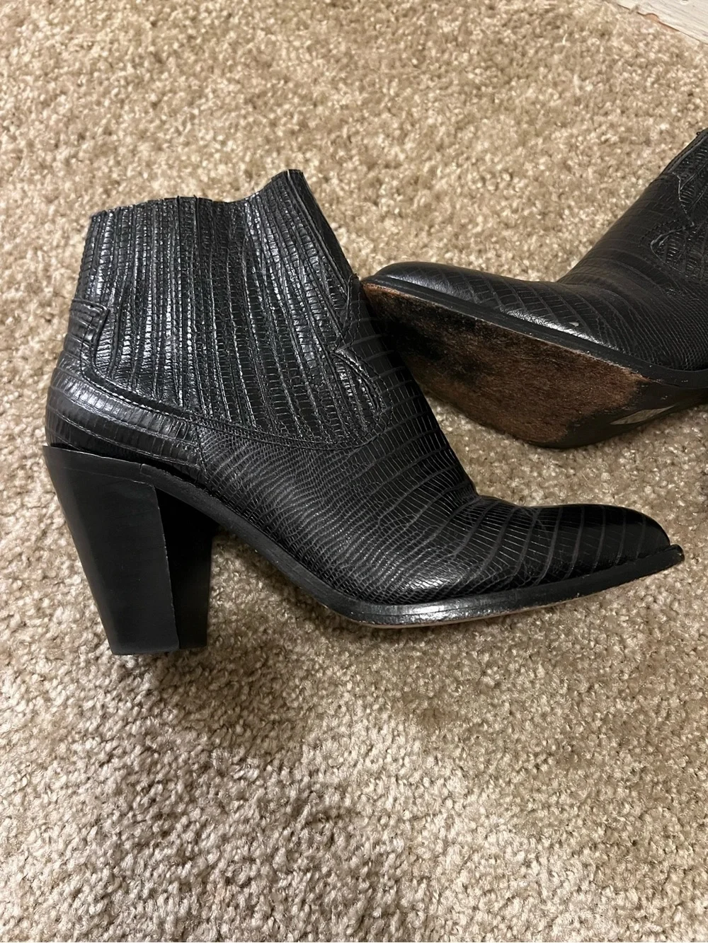 ASH IIona Pull on Heeled leather embossed ankle bootie 39
